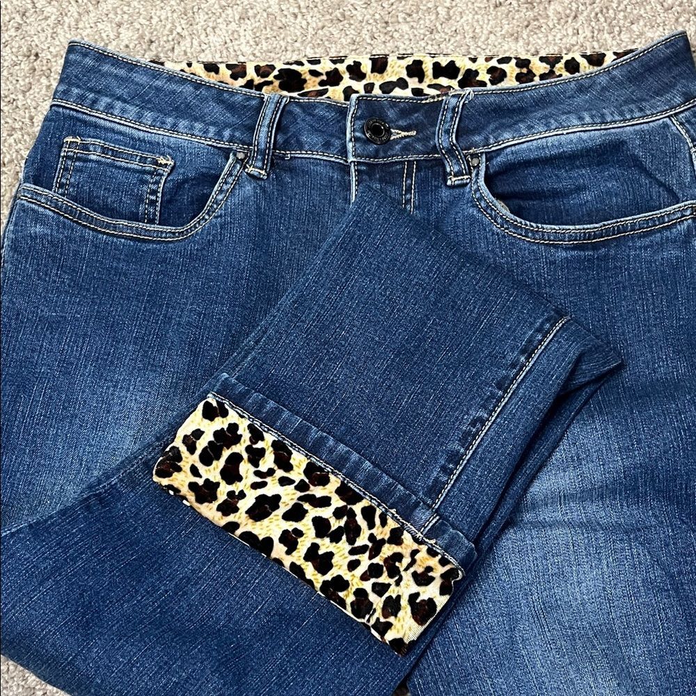 Joseph Ribkoff Straight Leg Dark Blue
Wash Jeans Leopard Cheetah Print Cuffs 10